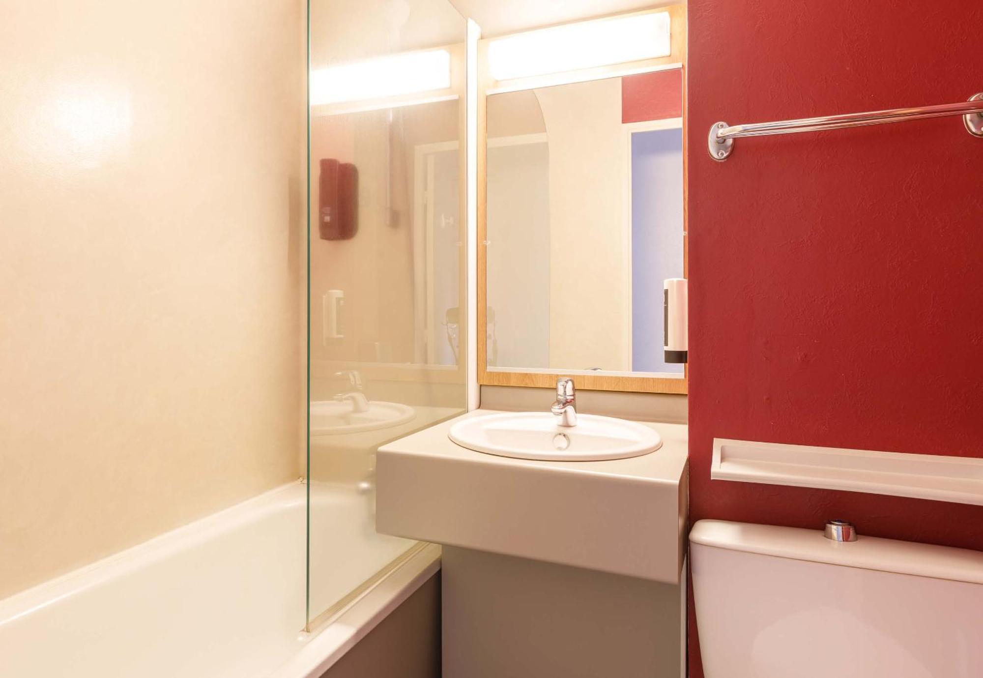 B&B Hotel Le Puy-En-Velay Vals-pres-le-Puy Екстериор снимка